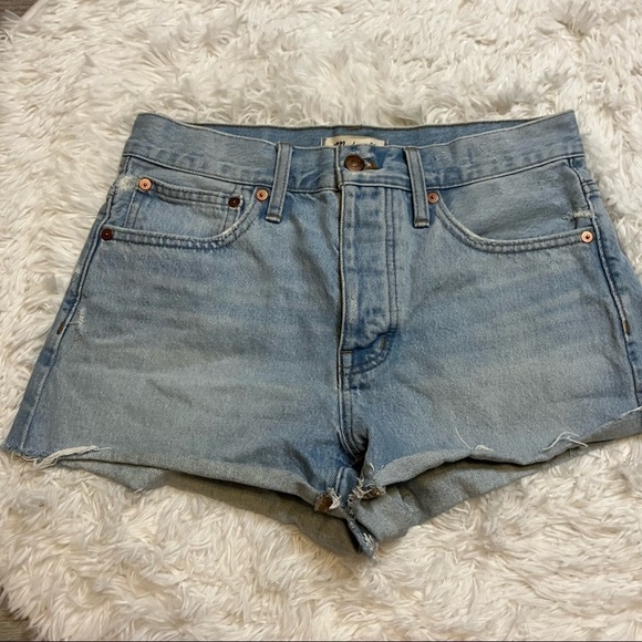 MADEWELL Relaxed Denim Shorts in Cedarcroft Wash - Picture 2 of 10